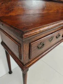 Buffet gallois de style géorgien tardif (XVIIIe siècle) – Massif du Chêne