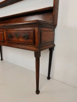 Buffet gallois de style géorgien tardif (XVIIIe siècle) – Massif du Chêne