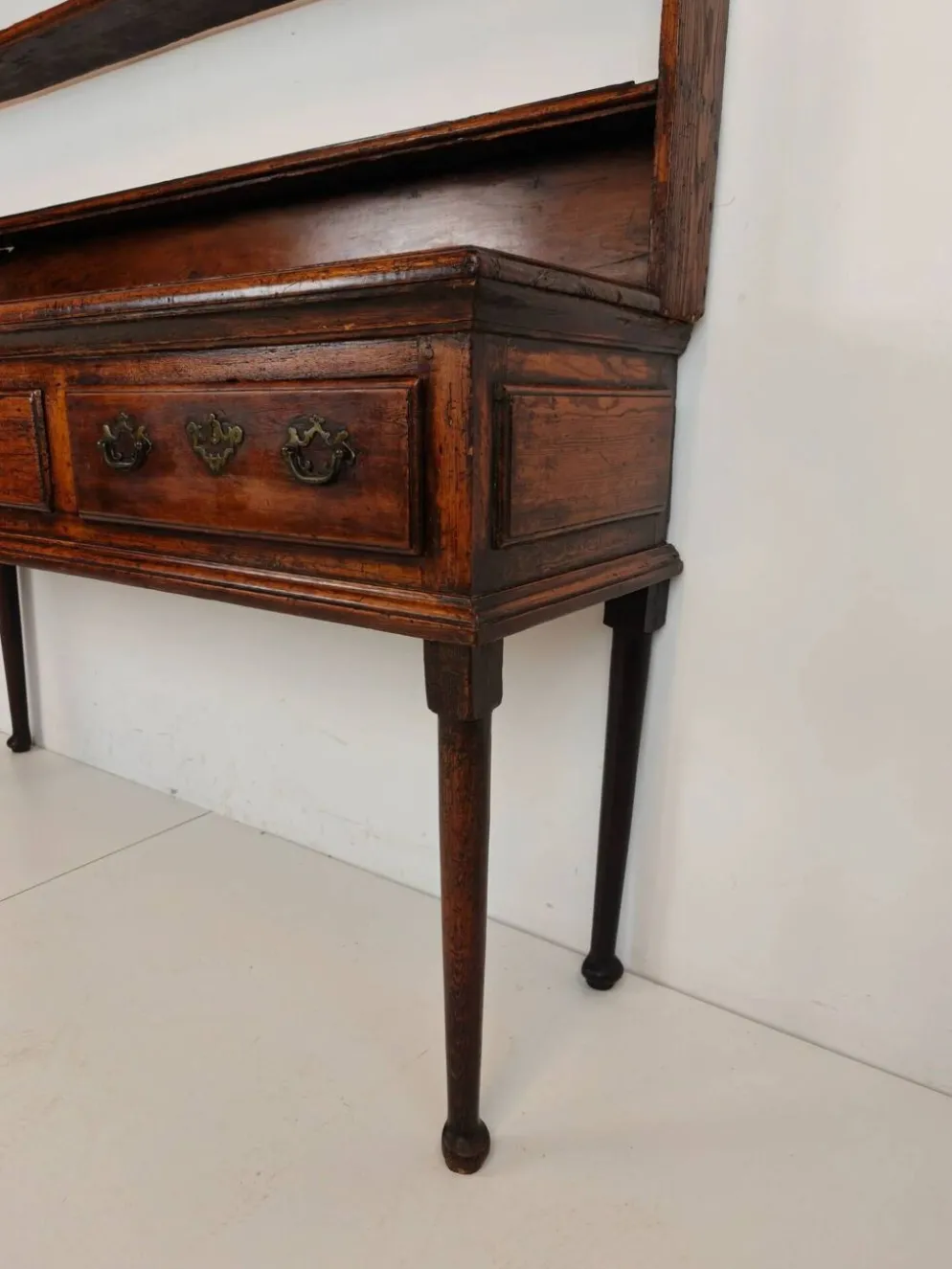 Buffet gallois de style géorgien tardif (XVIIIe siècle) – Massif du Chêne