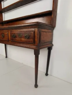 Buffet gallois de style géorgien tardif (XVIIIe siècle) – Massif du Chêne