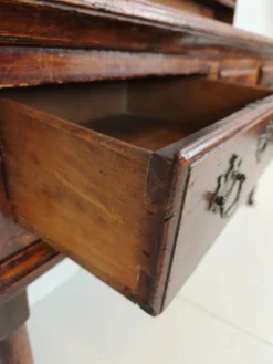 Buffet gallois de style géorgien tardif (XVIIIe siècle) – Massif du Chêne