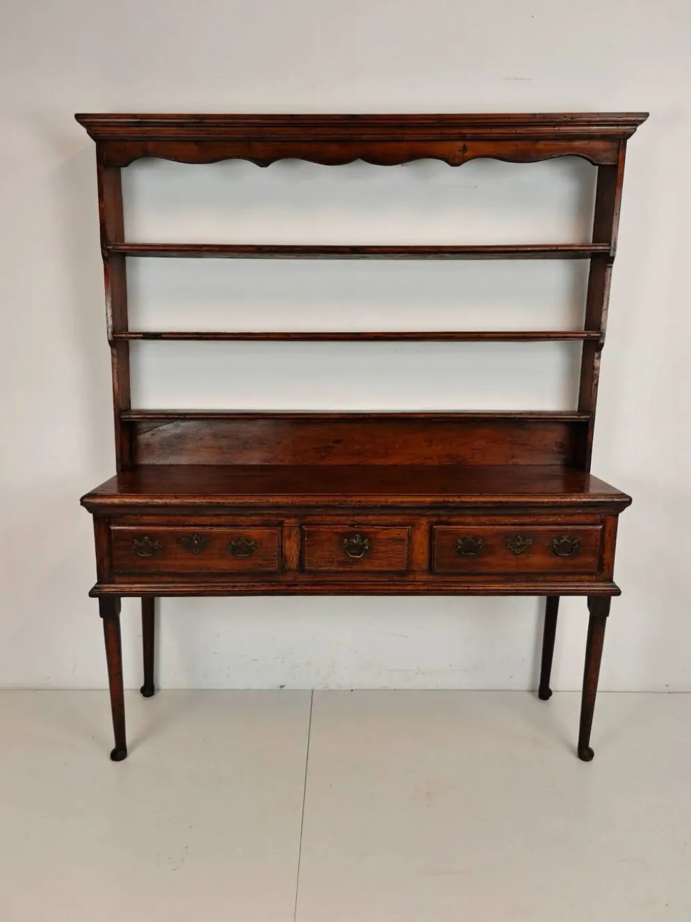 Buffet gallois de style géorgien tardif (XVIIIe siècle) – Massif du Chêne
