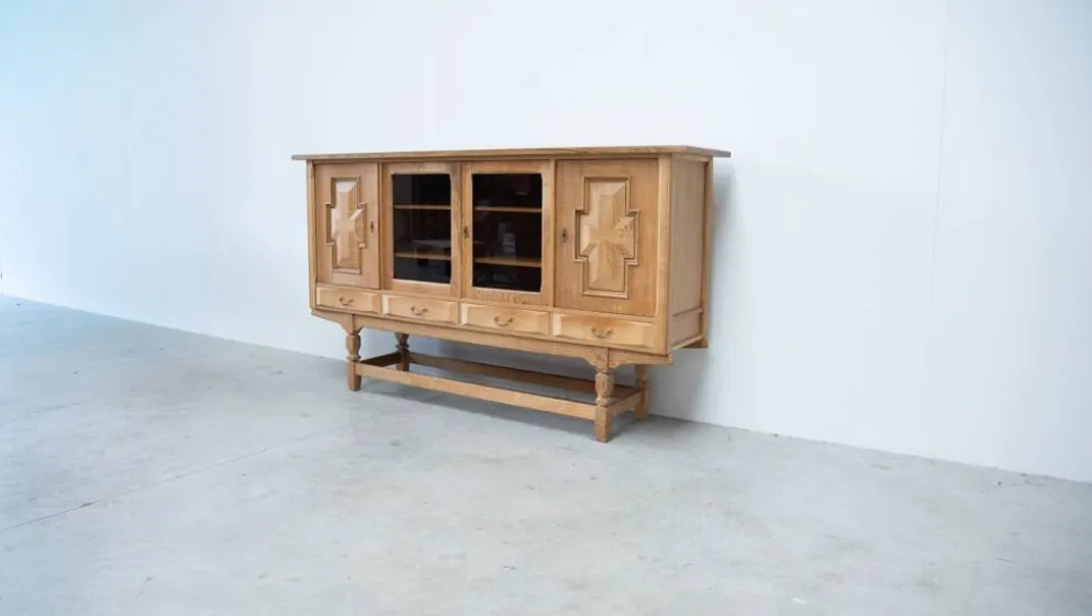 Buffet haut en chêne scandinave par Kjaernulf