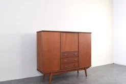 Buffet haut en teck danois des années 1960.