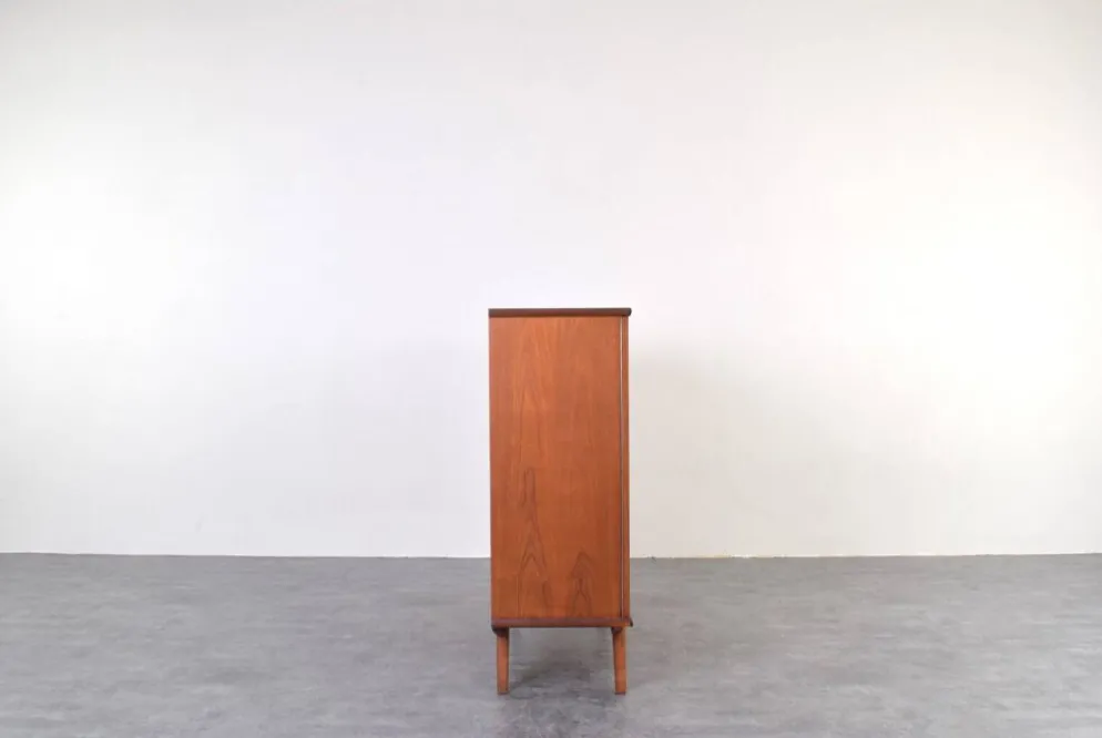 Buffet haut en teck danois des années 1960.