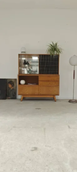 Buffet haut / Vaisselier U 372 / 386 par BLandsman et H Nepozytek 60
