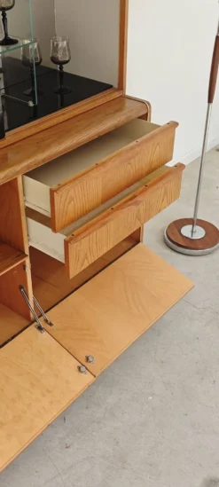 Buffet haut / Vaisselier U 372 / 386 par BLandsman et H Nepozytek 60