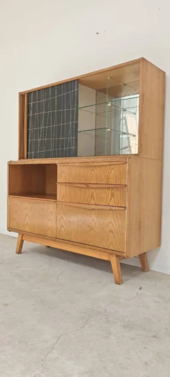 Buffet haut / Vaisselier U 372 / 386 par BLandsman et H Nepozytek 60
