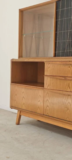 Buffet haut / Vaisselier U 372 / 386 par BLandsman et H Nepozytek 60