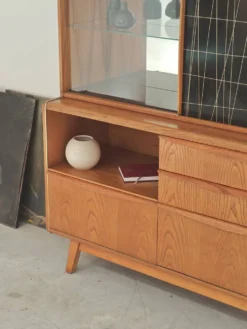 Buffet haut / Vaisselier U 372 / 386 par BLandsman et H Nepozytek 60