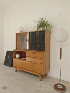 Buffet haut / Vaisselier U 372 / 386 par BLandsman et H Nepozytek 60