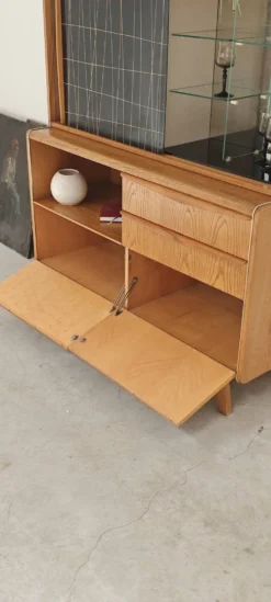 Buffet haut / Vaisselier U 372 / 386 par BLandsman et H Nepozytek 60