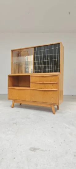 Buffet haut / Vaisselier U 372 / 386 par BLandsman et H Nepozytek 60