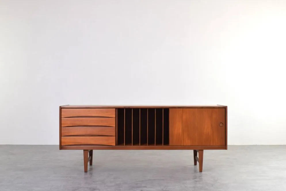 Buffet Hi-Fi en teck mi-siècle Ulvö par Erik Wørts pour Ikea, années 1960.