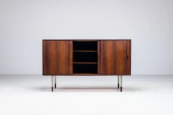 Buffet inhabituel en palissandre avec pieds en métal Danemark 1960