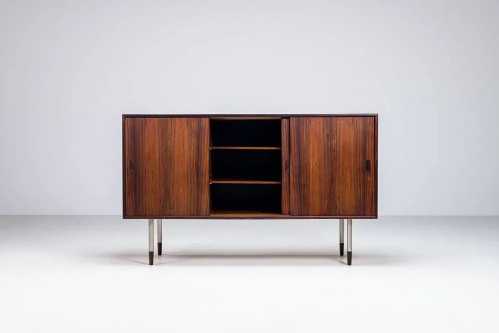 Buffet inhabituel en palissandre avec pieds en métal Danemark 1960