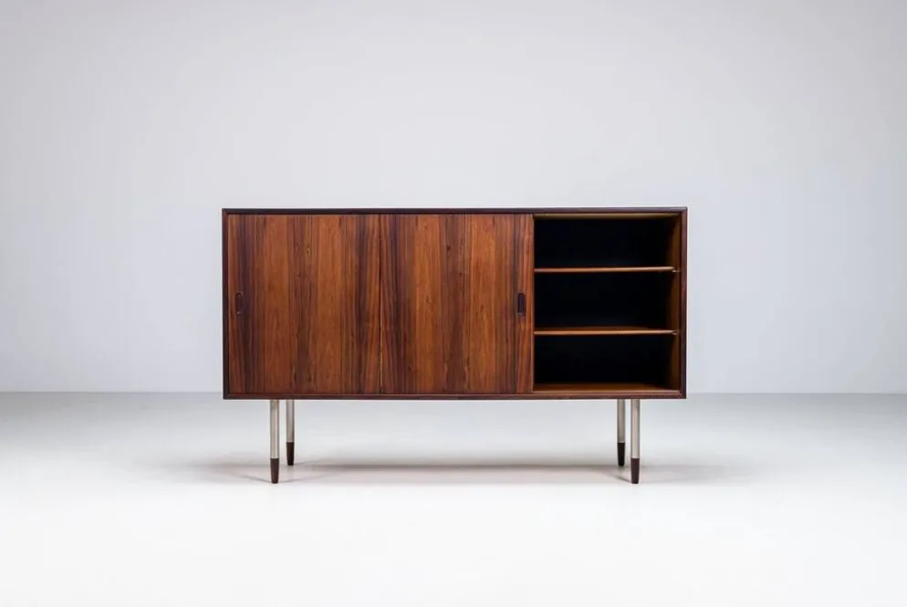 Buffet inhabituel en palissandre avec pieds en métal Danemark 1960