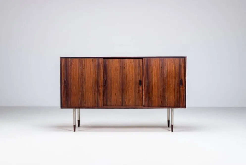Buffet inhabituel en palissandre avec pieds en métal Danemark 1960