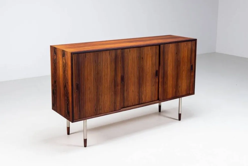 Buffet inhabituel en palissandre avec pieds en métal Danemark 1960