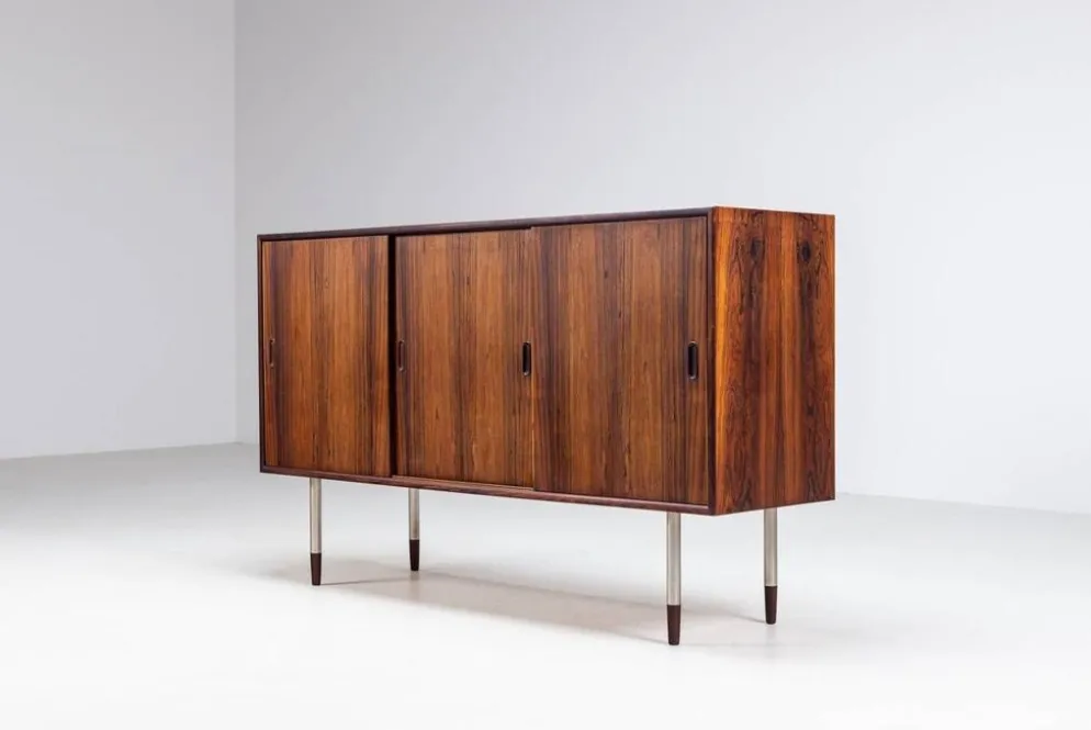 Buffet inhabituel en palissandre avec pieds en métal Danemark 1960
