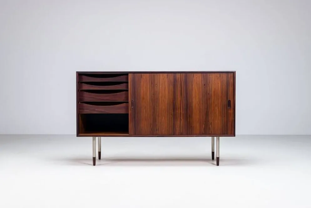 Buffet inhabituel en palissandre avec pieds en métal Danemark 1960