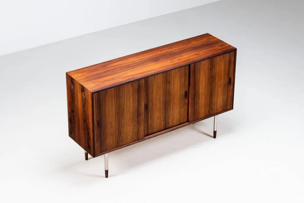 Buffet inhabituel en palissandre avec pieds en métal Danemark 1960