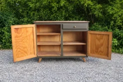 Buffet Mado vintage rénové kaki et bois – 2 portes et 1 tiroir