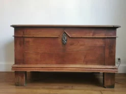 Buffet, malle vendéenne ancienne