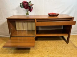 Buffet média vintage G-Plan en teck | Années 1960 | Cabinet pour platine vinyle • Vinyle