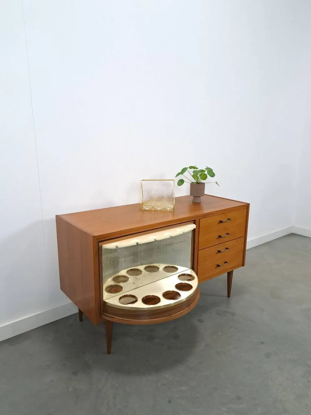 Buffet, meuble bar en bois laqué, 1950-60