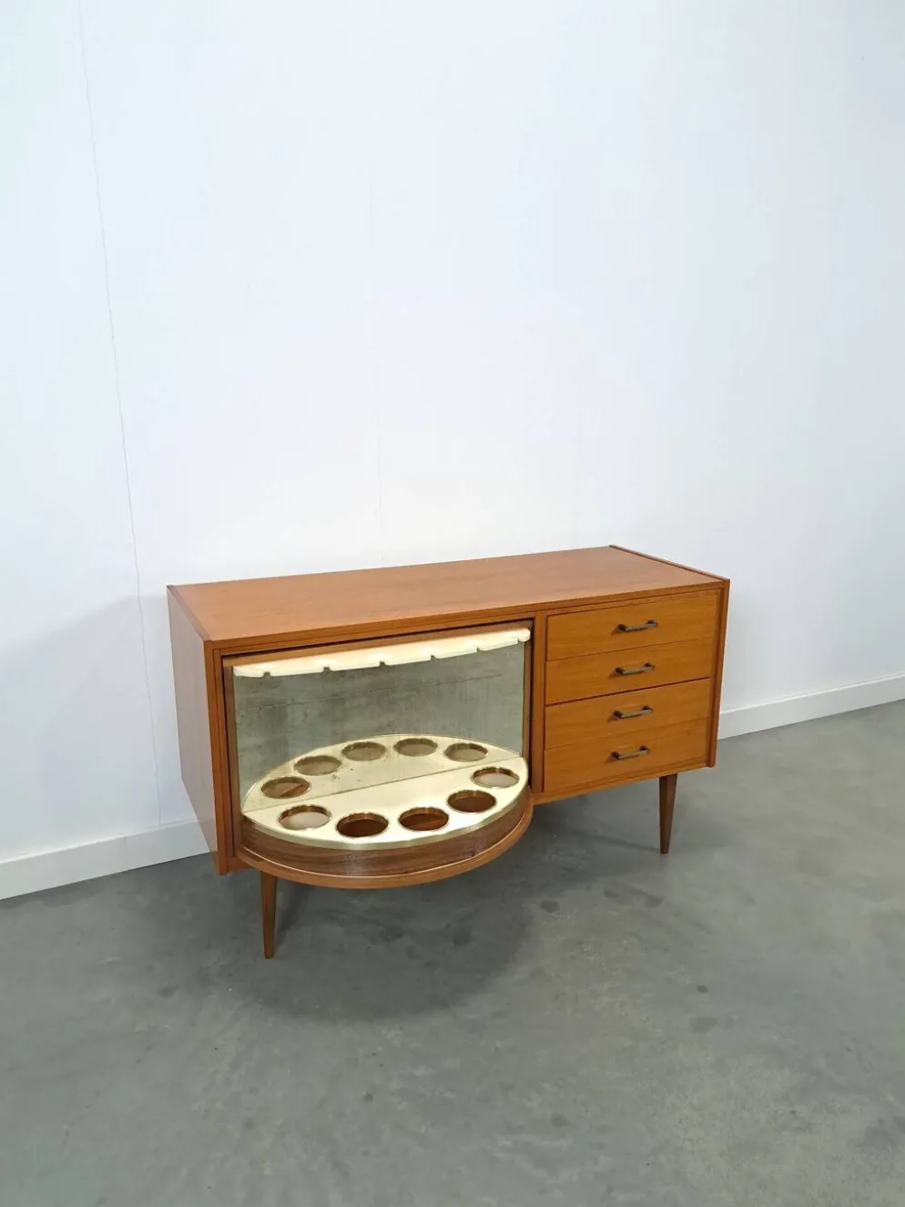 Buffet, meuble bar en bois laqué, 1950-60