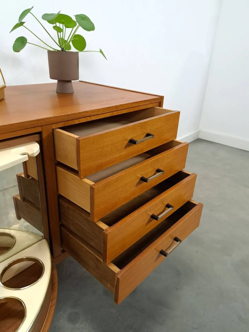Buffet, meuble bar en bois laqué, 1950-60