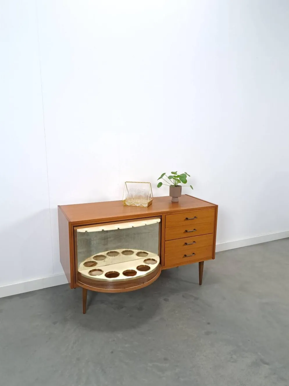 Buffet, meuble bar en bois laqué, 1950-60