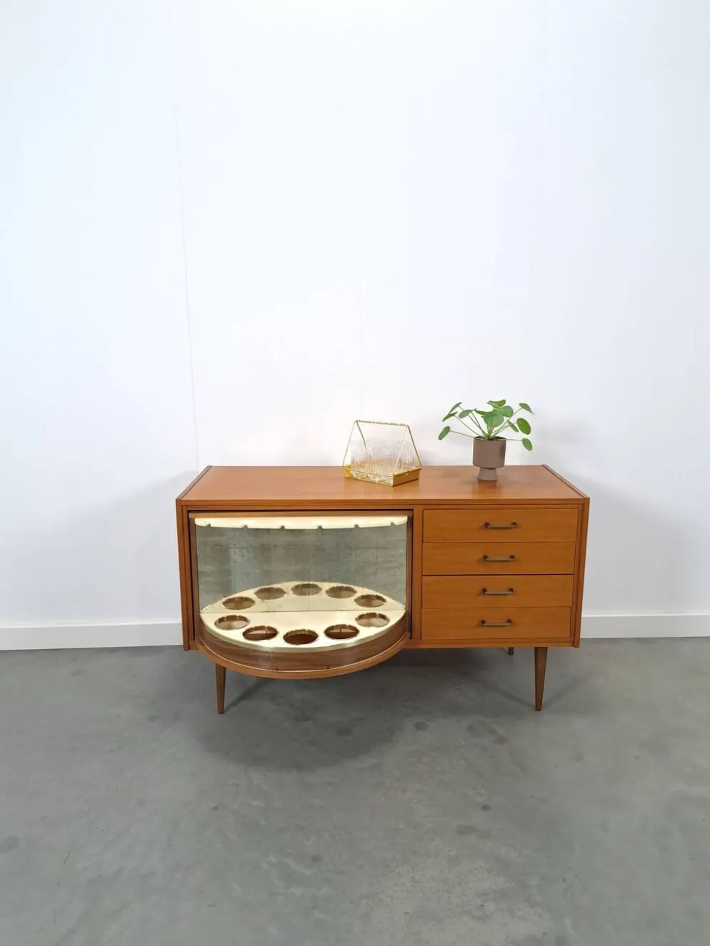Buffet, meuble bar en bois laqué, 1950-60