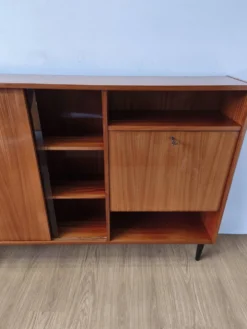 Buffet moderniste des années 1970