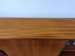 Buffet moderniste des années 1970