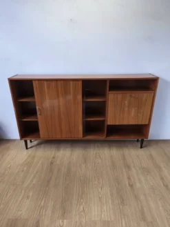 Buffet moderniste des années 1970