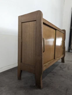 Buffet moderniste en chêne à porte coulissante