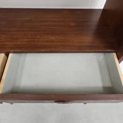 Buffet mural vintage avec portes coulissantes en verre