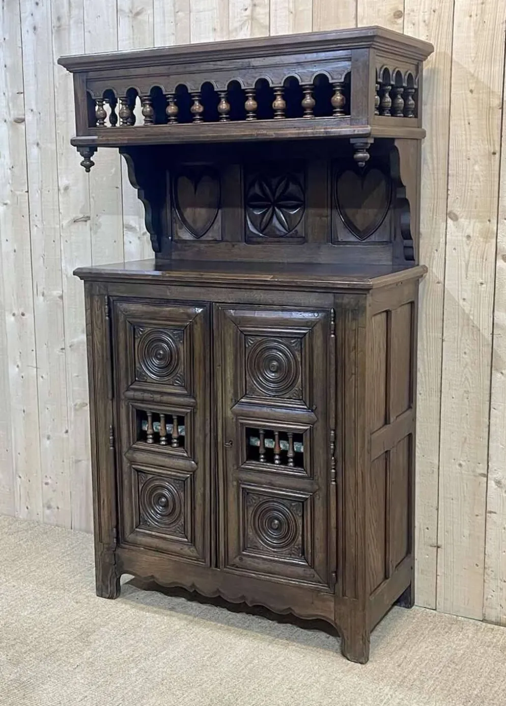 Buffet néo breton des années 50 en châtaignier