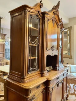 Buffet Noyer de style Louis XV