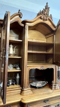 Buffet Noyer de style Louis XV