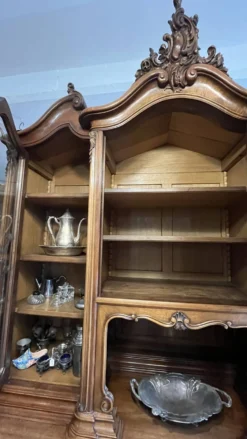 Buffet Noyer de style Louis XV