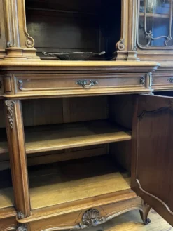Buffet Noyer de style Louis XV