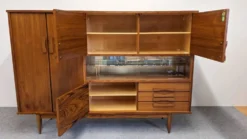 Buffet ou enfilade haute moderniste en teck, France vers 1960