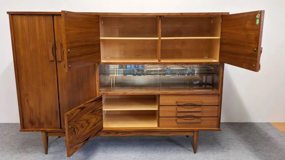 Buffet ou enfilade haute moderniste en teck, France vers 1960