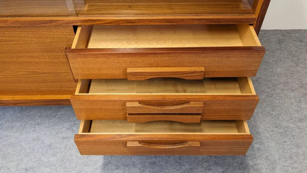Buffet ou enfilade haute moderniste en teck, France vers 1960