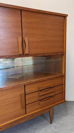 Buffet ou enfilade haute moderniste en teck, France vers 1960