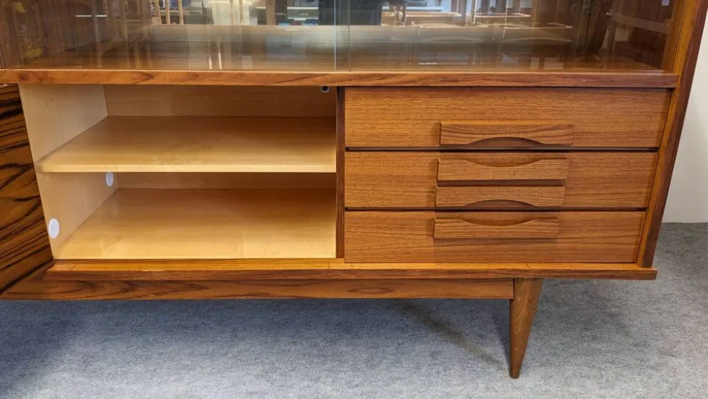 Buffet ou enfilade haute moderniste en teck, France vers 1960