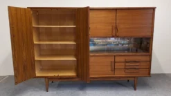 Buffet ou enfilade haute moderniste en teck, France vers 1960